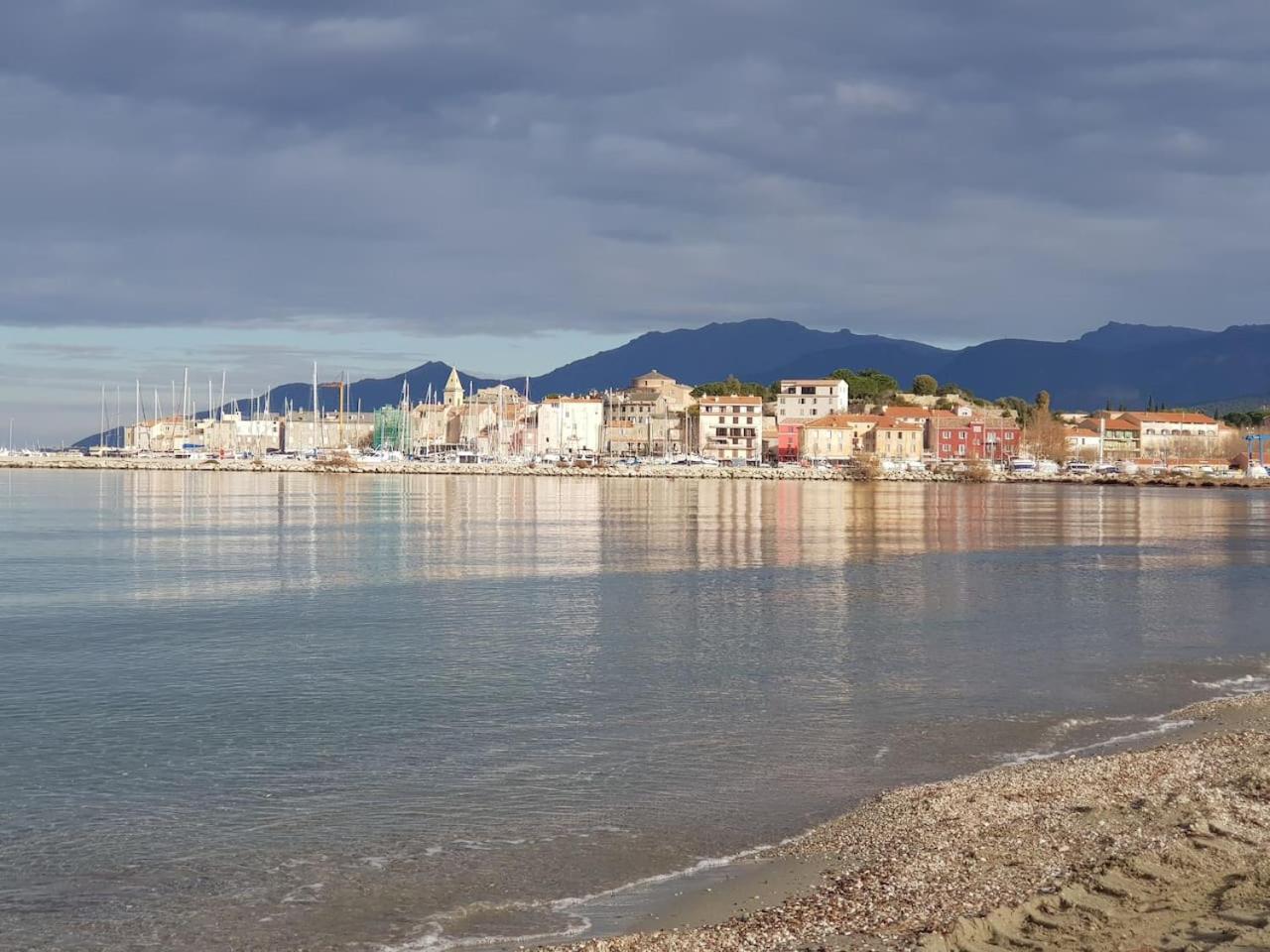 Mise Au Vert En Ville * Bastia (Corsica)