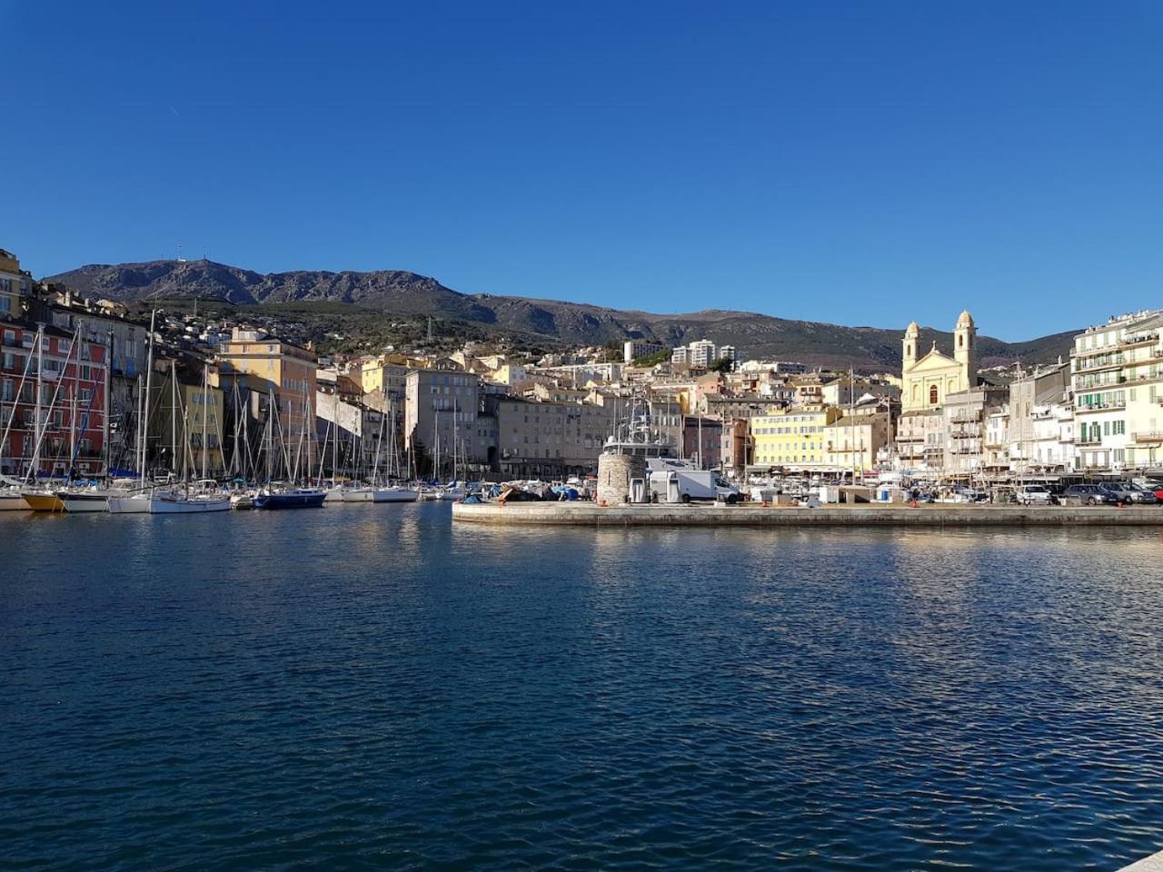 Mise Au Vert En Ville Bastia (Corsica)